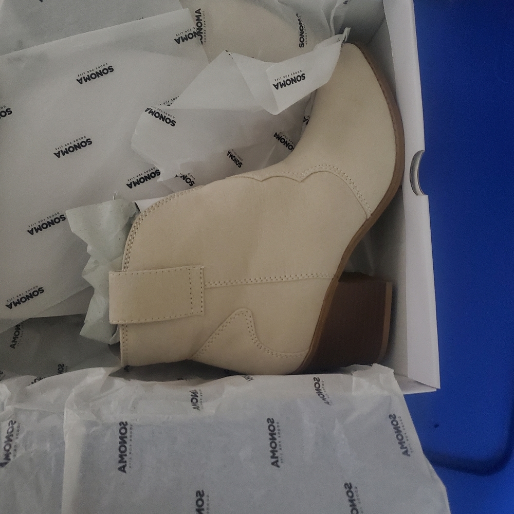 Boots - Picture 2 of 3